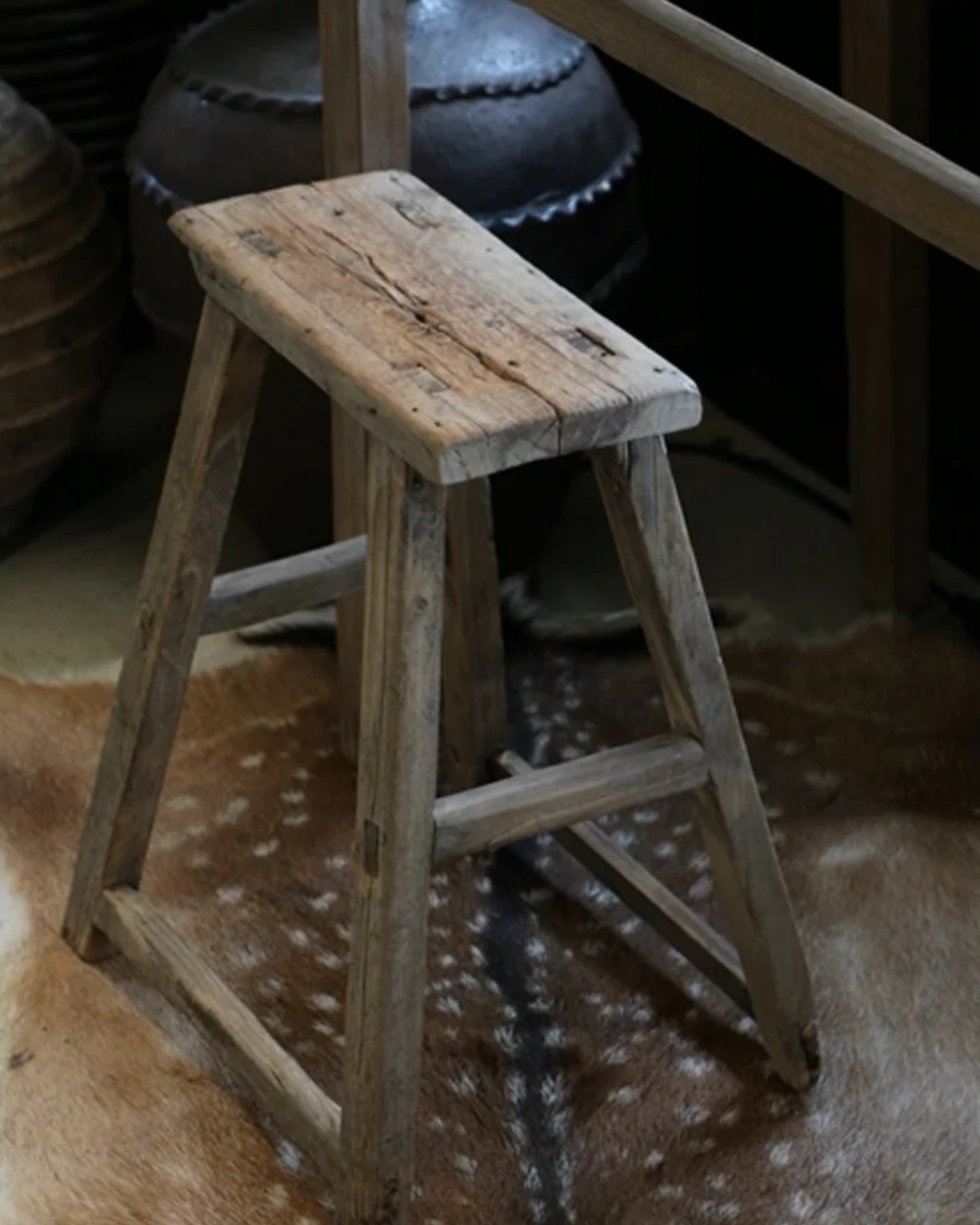 ANTIQUE WOODEN STOOL