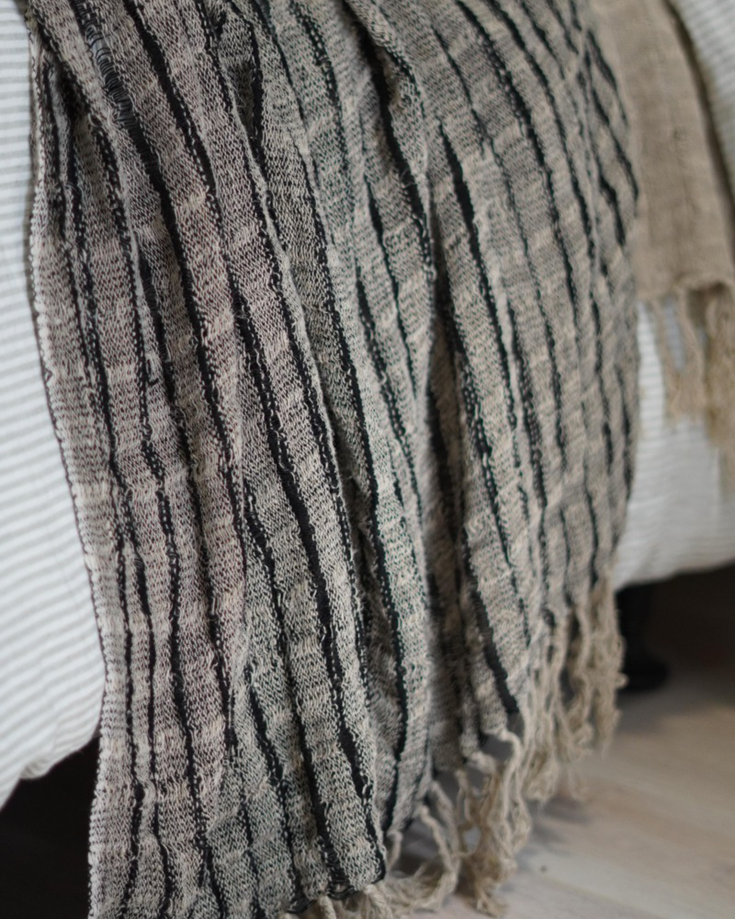 AUDREY LINEN BED THROW - BLACK & NATURAL