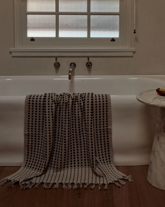 CHICKPEA BATH SHEET - STONE/BLACK