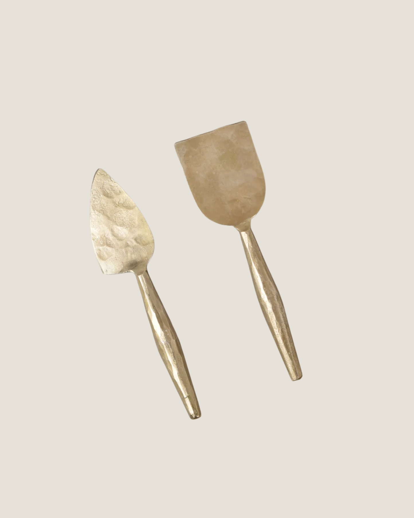RUSTIC HANDLED KNIFE - BRASS