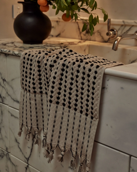 CHICKPEA HAND TOWEL - STONE/BLACK