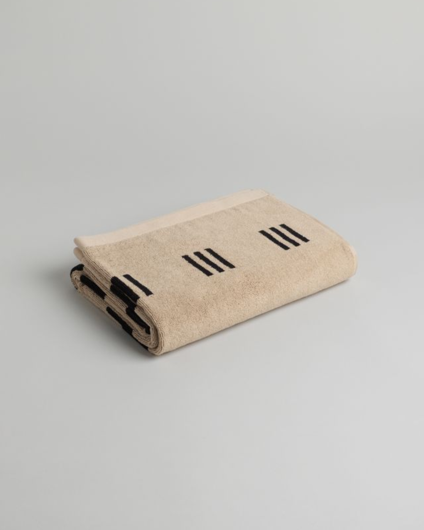 CLAREMONT BATH TOWEL - SAND & NOIR