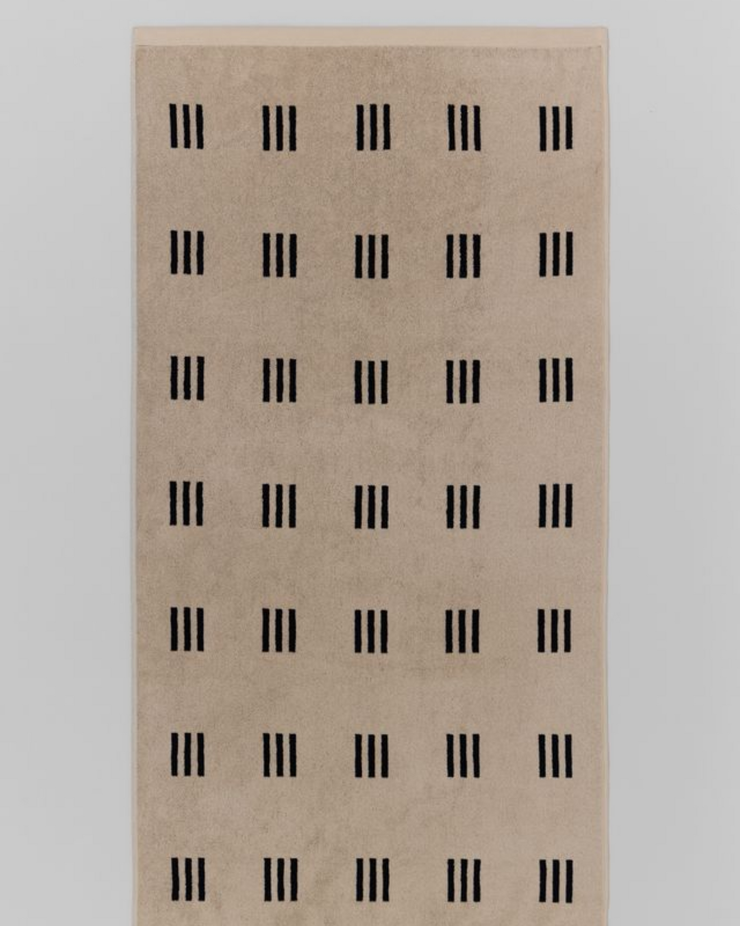 CLAREMONT BATH TOWEL - SAND & NOIR