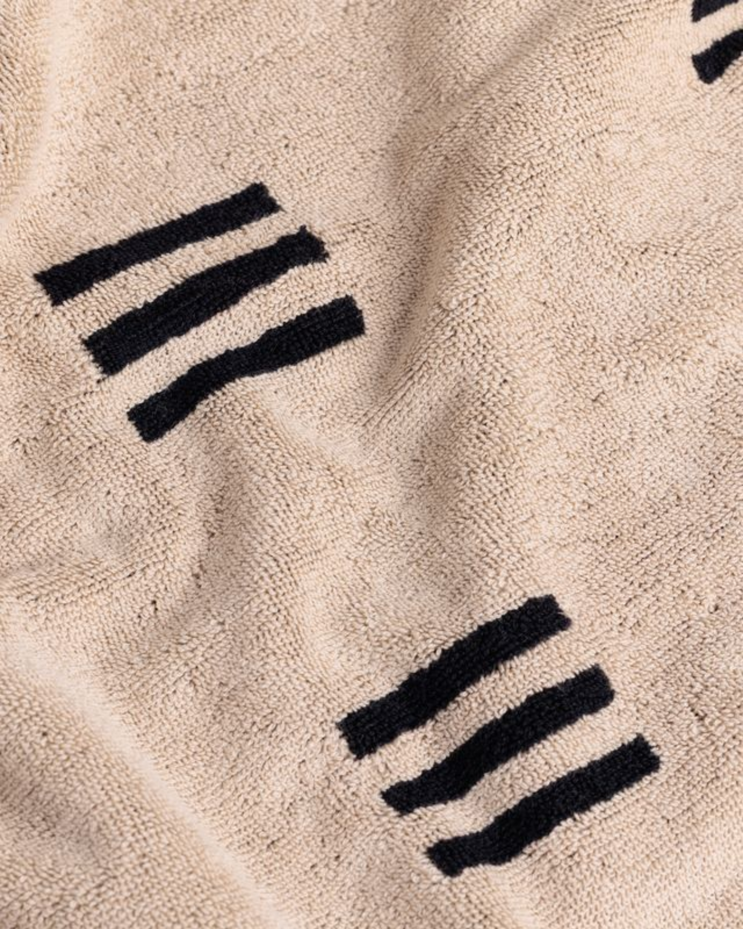 CLAREMONT BATH TOWEL - SAND & NOIR