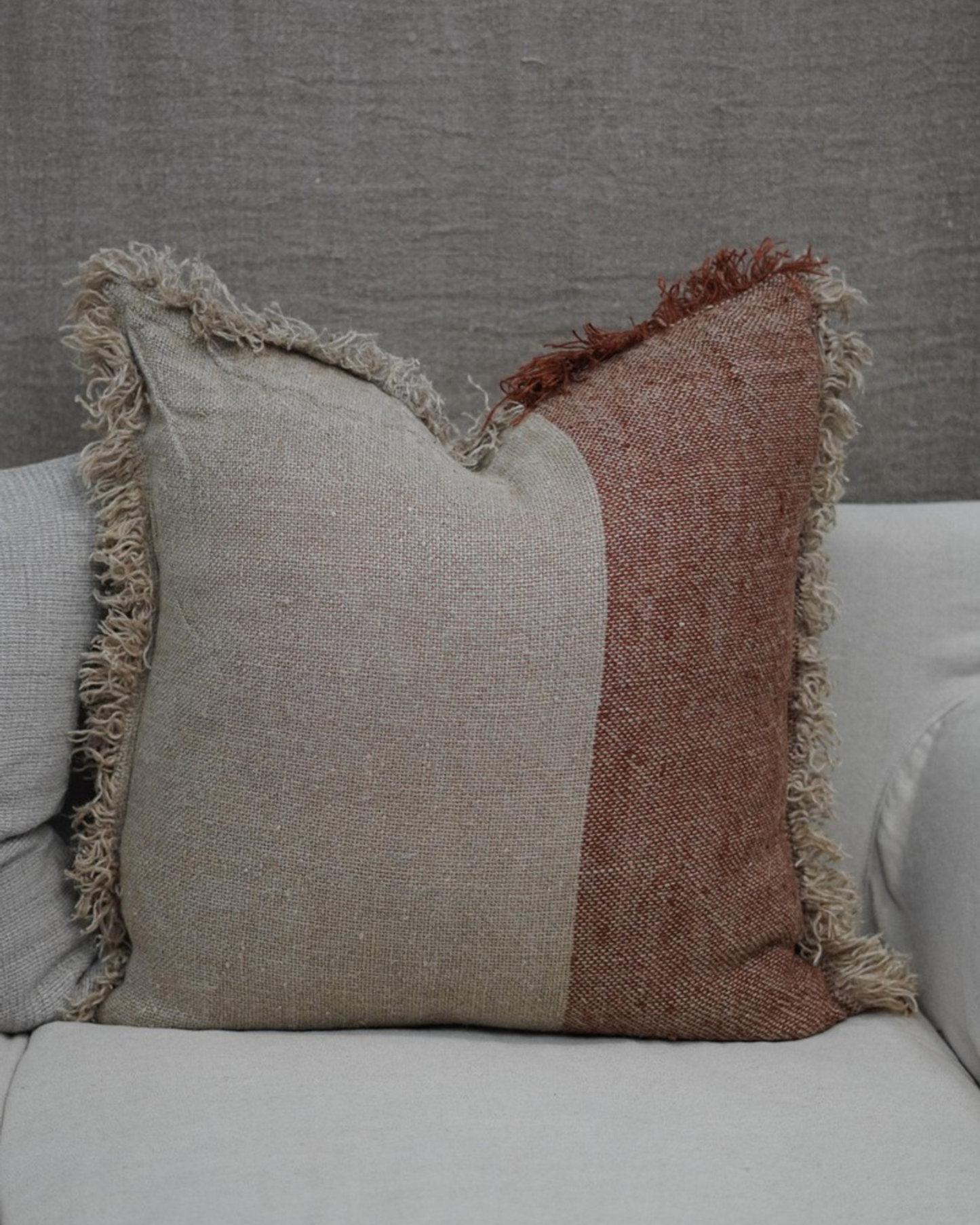 HUGO LINEN CUSHON COVER