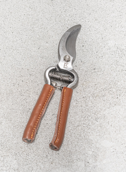 SECATEURS WITH LEATHER HANDLES