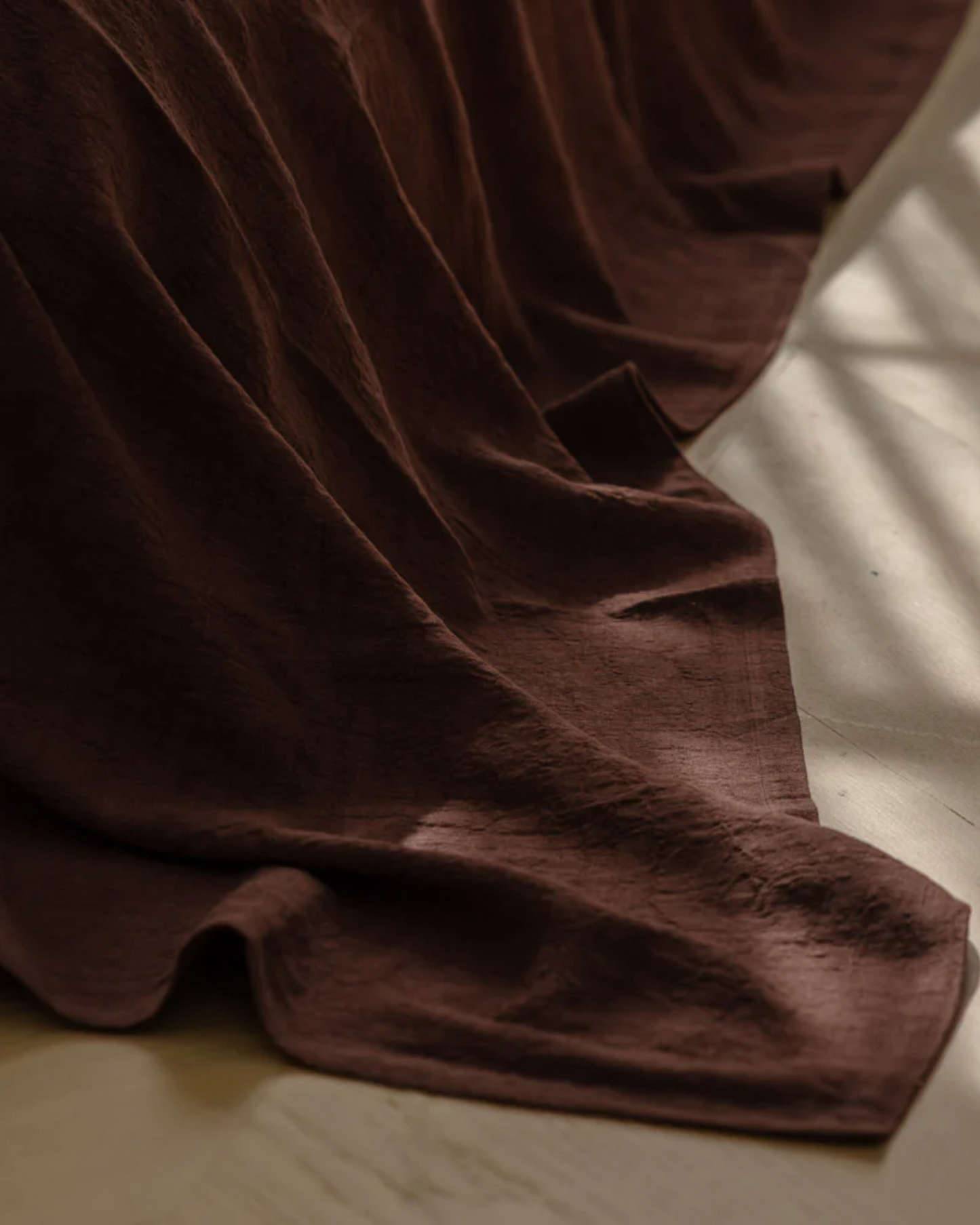 LUCA LINEN BED COVER - CHOCOLATE