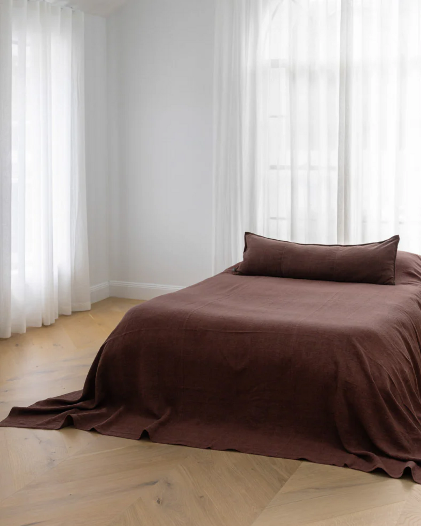 LUCA LINEN BED COVER - CHOCOLATE