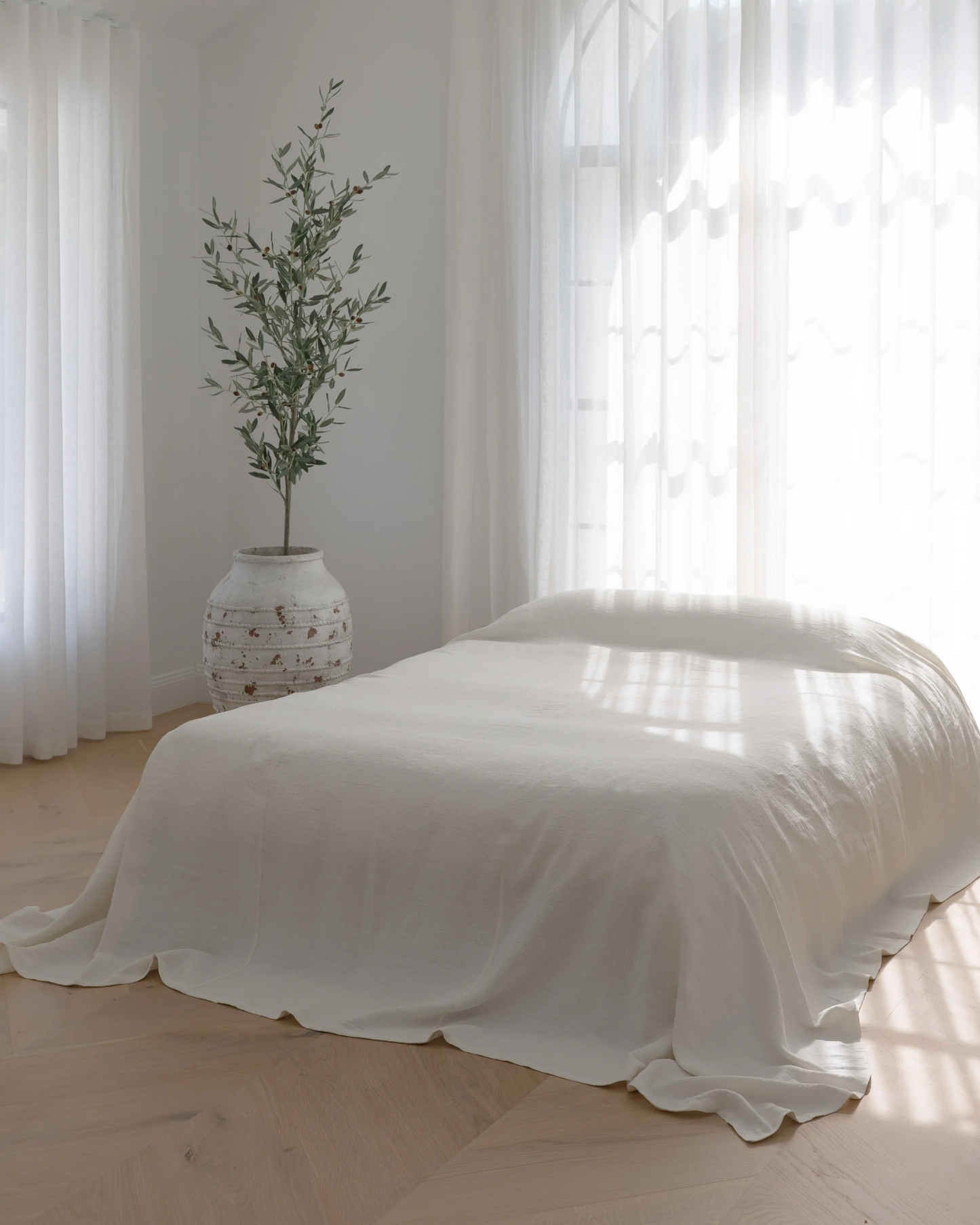 LUCA LINEN BED COVER - OFF WHITE