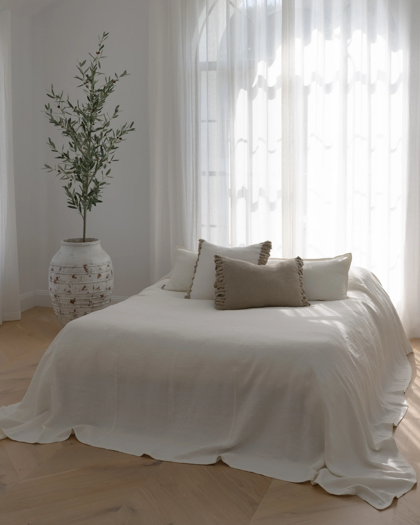 LUCA LINEN BED COVER - OFF WHITE