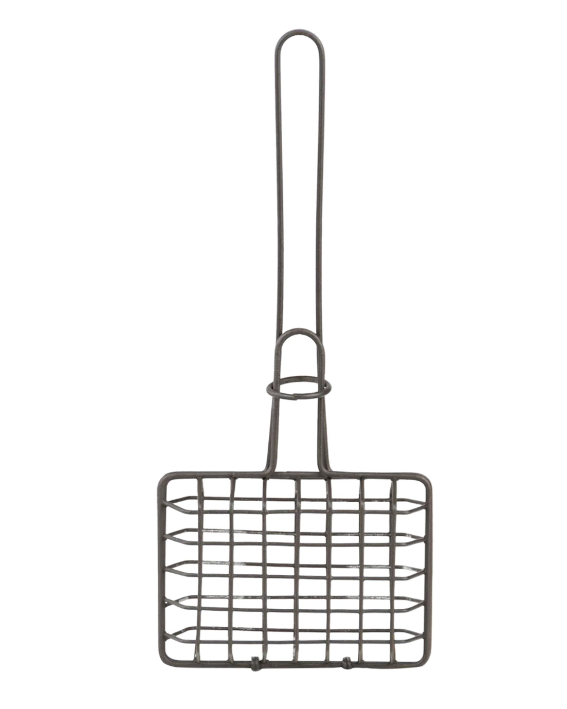 Introducing the SOAP SHAKER by Esschert Design: a versatile tool for eco-friendly cooking over an open flame. Its grid pattern and secure latch make it perfect for ensuring your vegetables or meats are both deliciously grilled and sustainably prepared.
