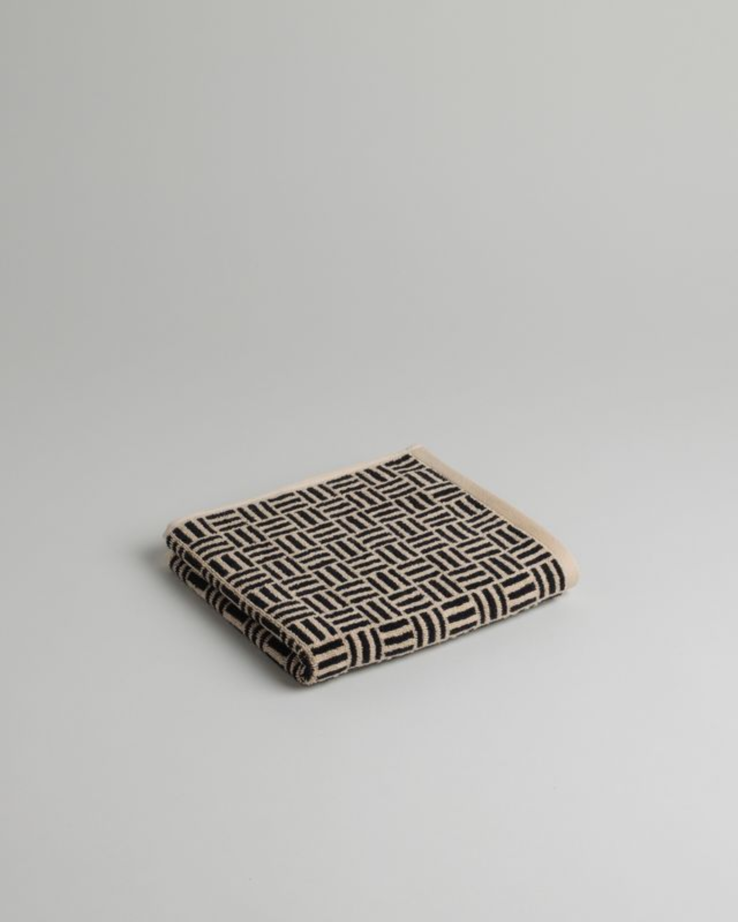 TORRENS HAND TOWEL - SAND & NOIR