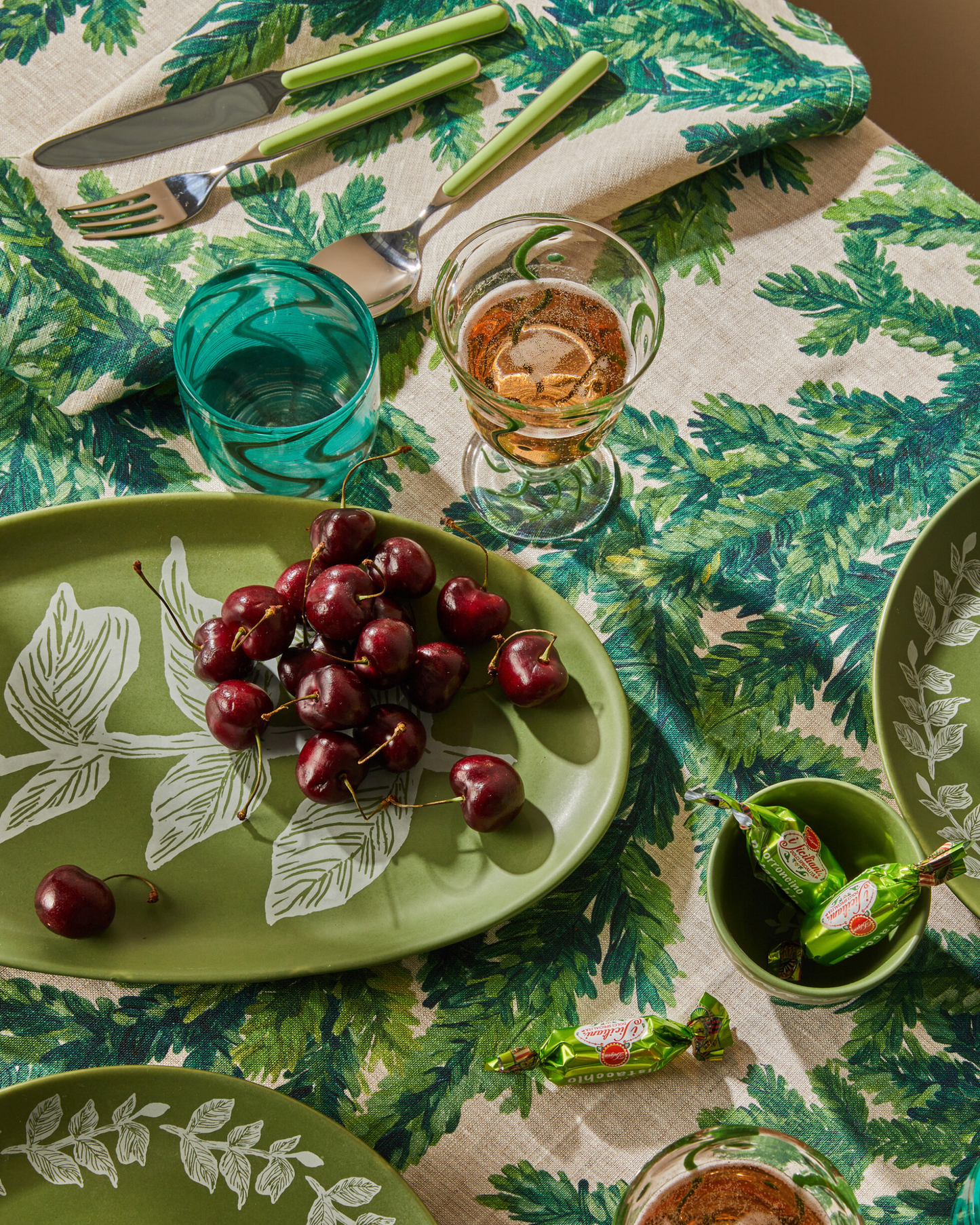 VINES OVAL PLATE - GREEN