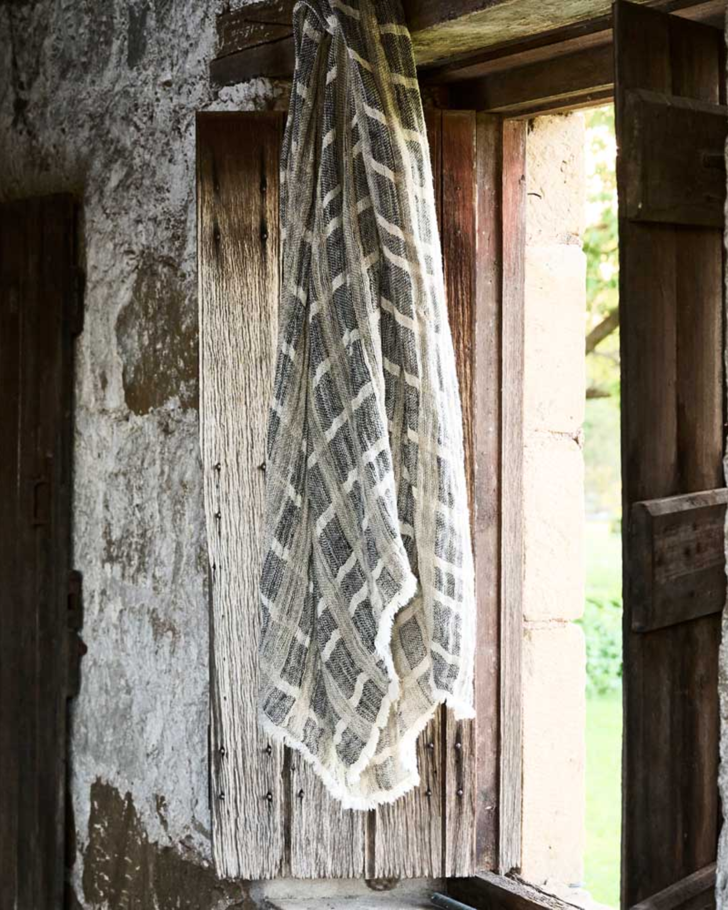 PETRA LINEN THROW