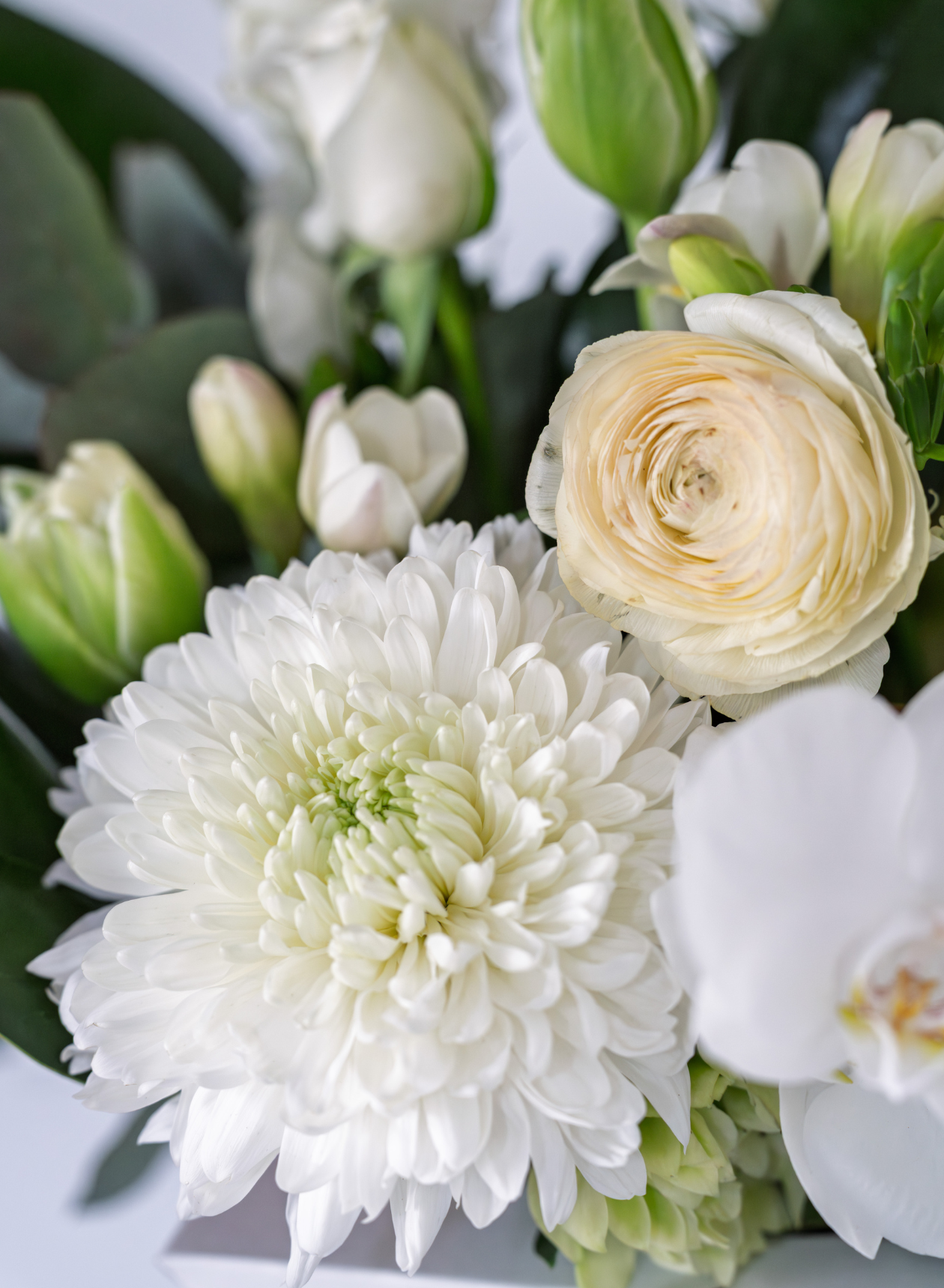 FRESH FLOWERS IN A WATER BOX
