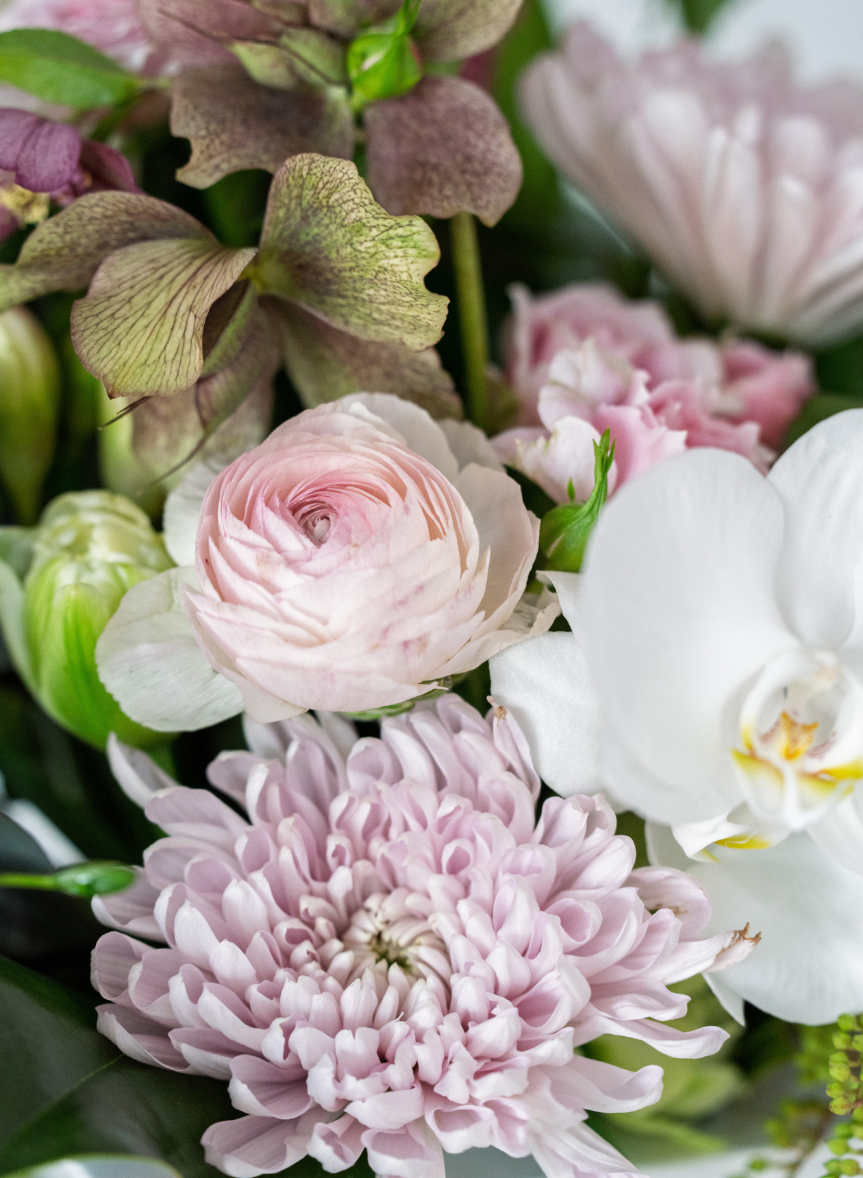 FRESH FLOWERS IN A WATER BOX