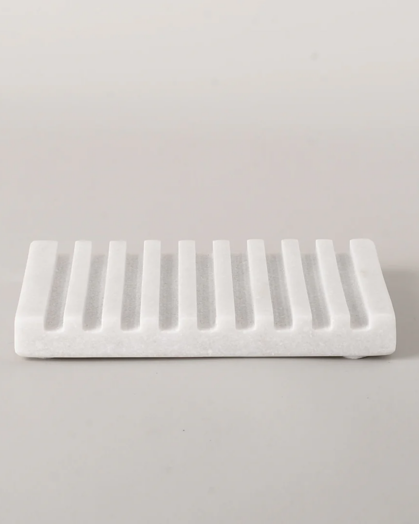 WHITE MARBLE RECTANGLE STRIPPED SOAP DISH