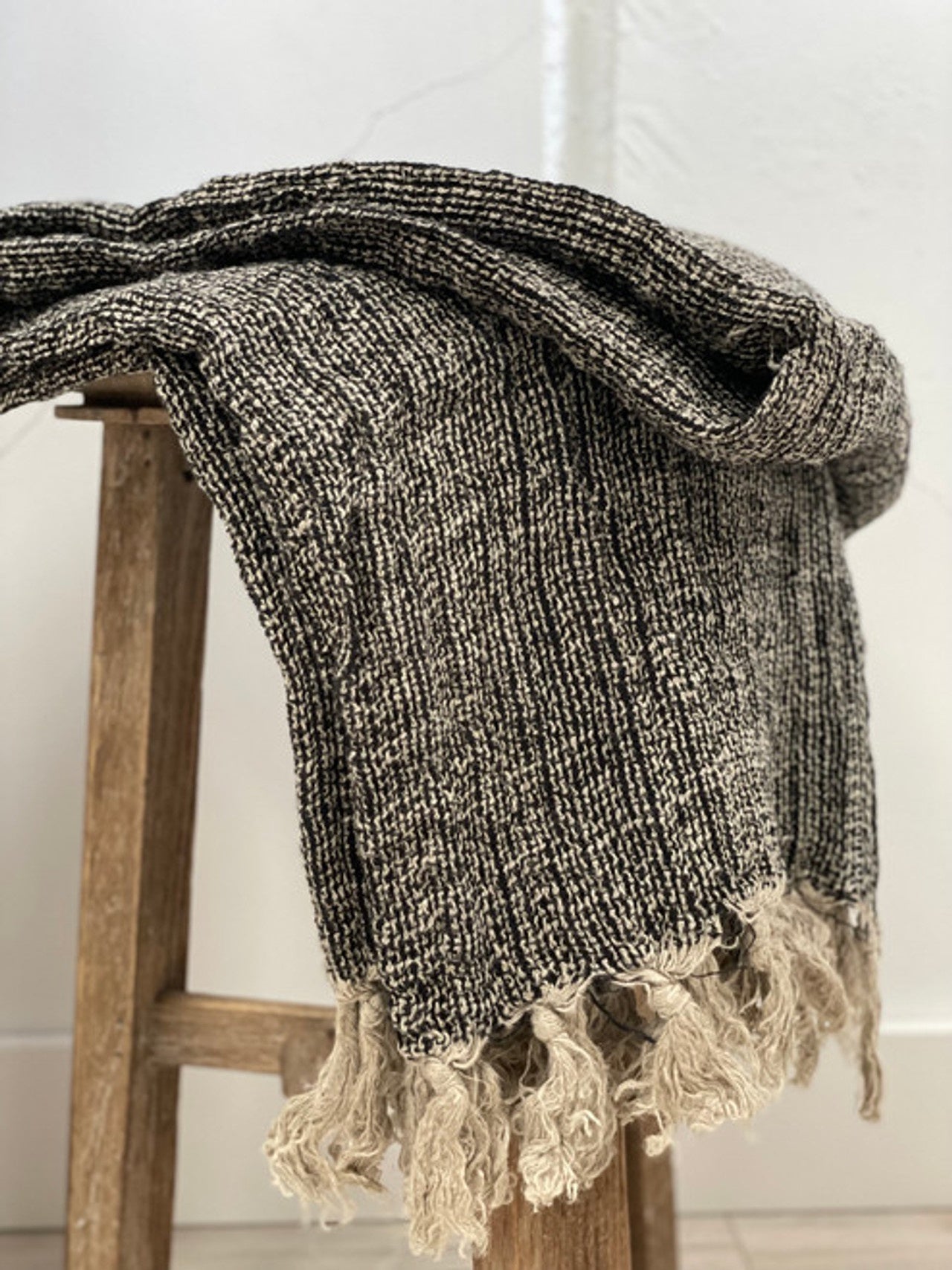 AUDREY HEAVY THROW NATURAL & BLACK