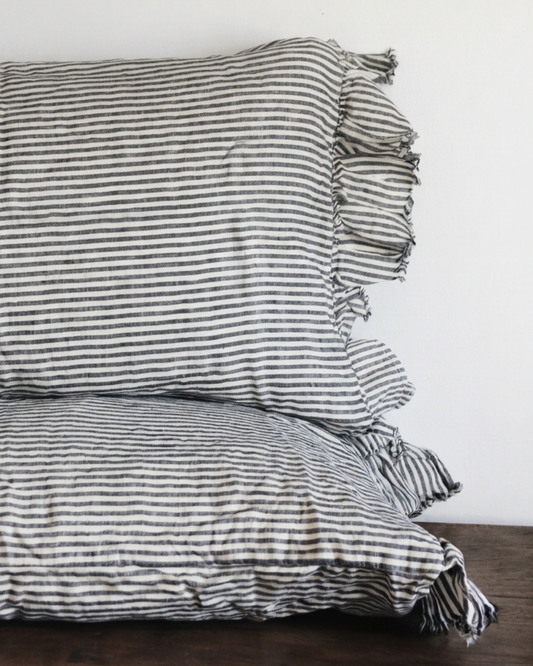 LE LIN STD PILLOWCASE SET RUFFLE - CHARCOAL STRIPE