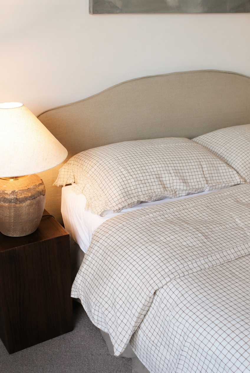 LE LIN STD PILLOWCASE SET RUFFLE - CINNAMON GRID