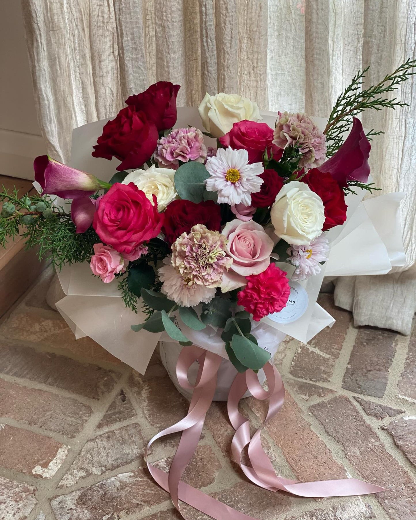 FRESH FLOWERS IN A WATER BOX