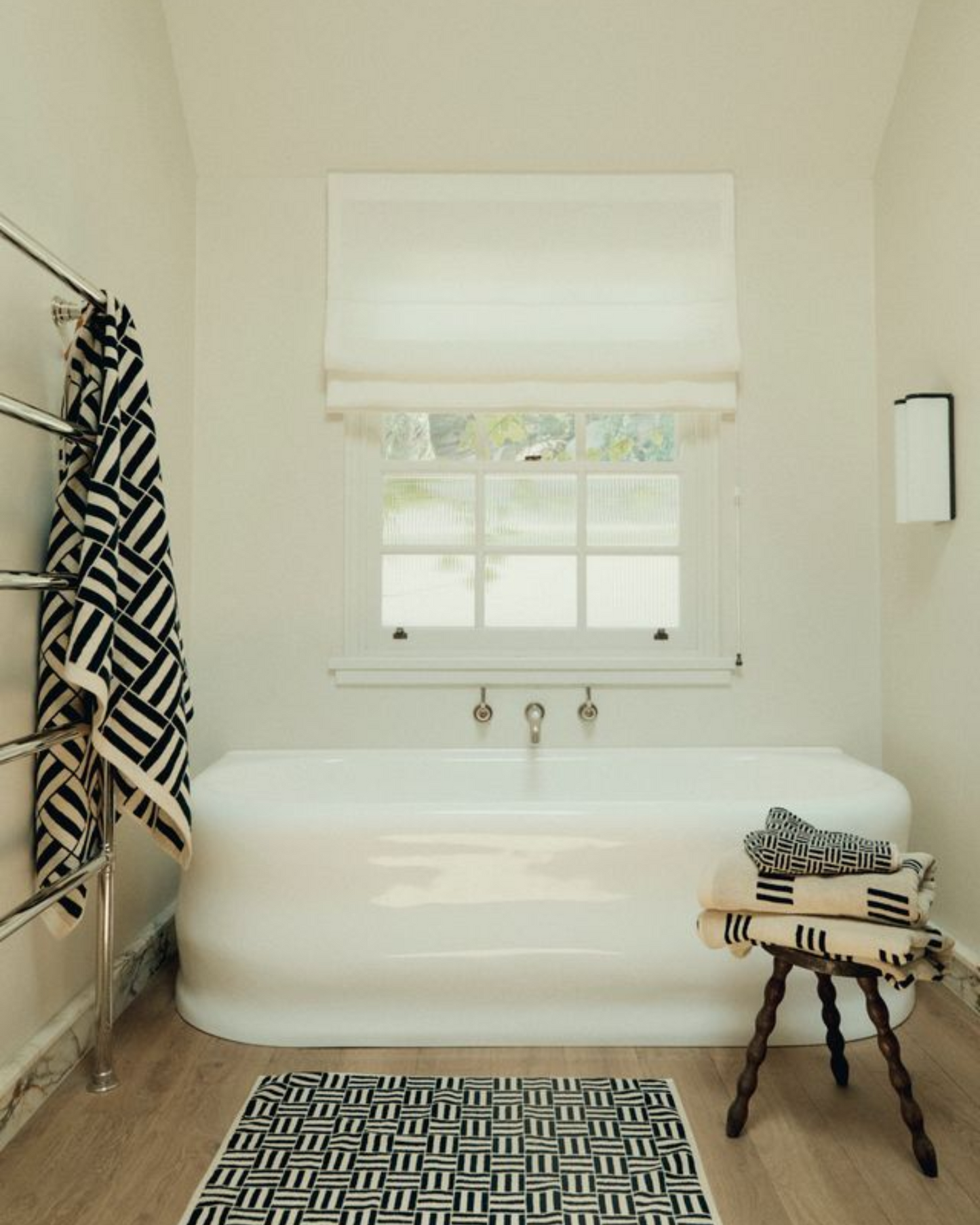 WILLIS POOL TOWEL - SAND & NOIR
