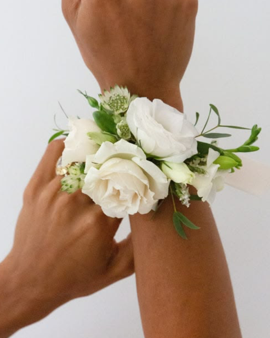 HIGH SCHOOL FORMAL - WRIST CORSAGE