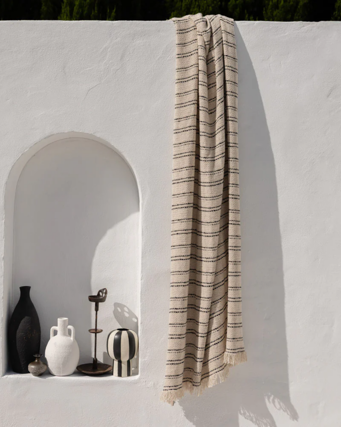 ALBA THROW - BLACK