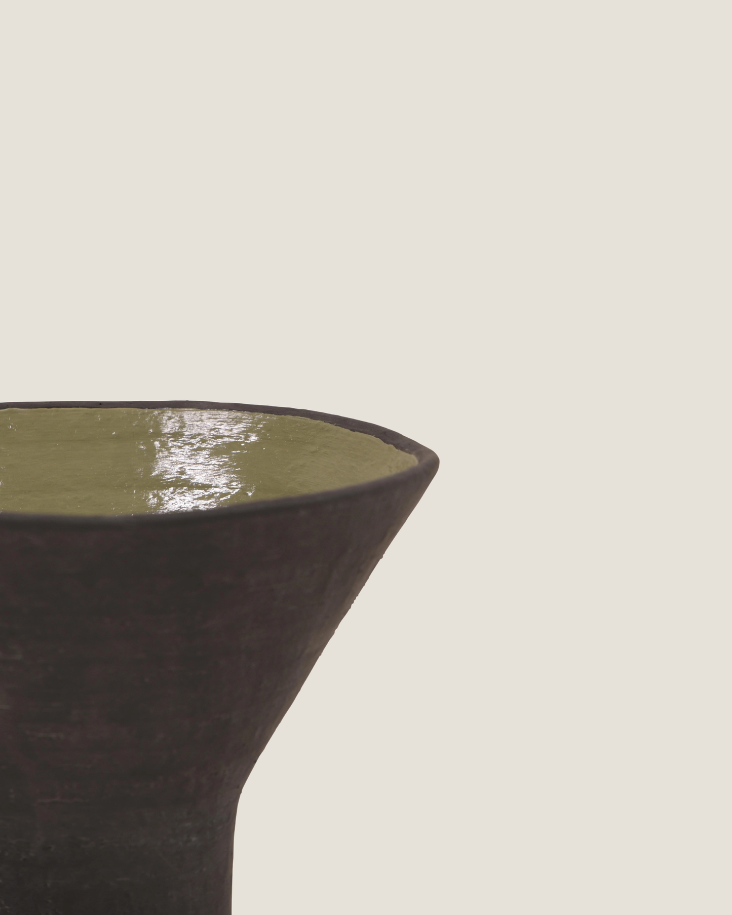 BALISE SHORT WIDE MOUTH VASE - BLACK/GREEN