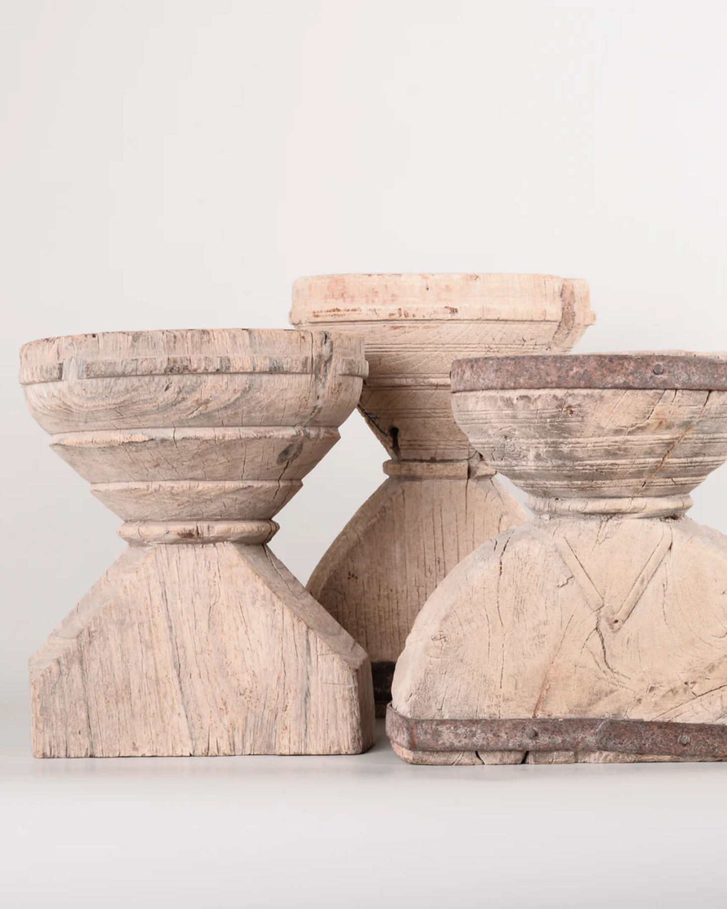 BLEACHED SEEDER CANDLE HOLDER