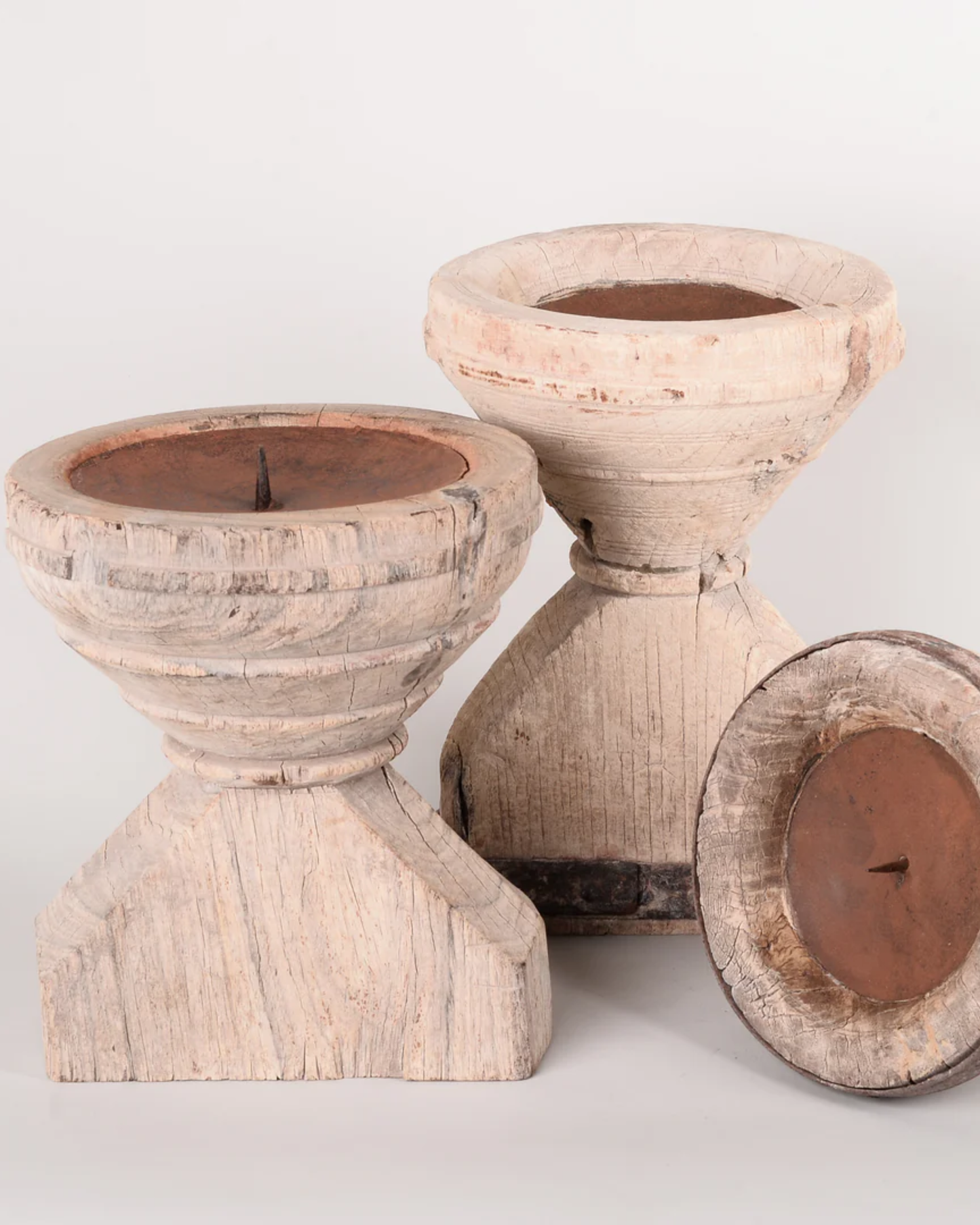 BLEACHED SEEDER CANDLE HOLDER