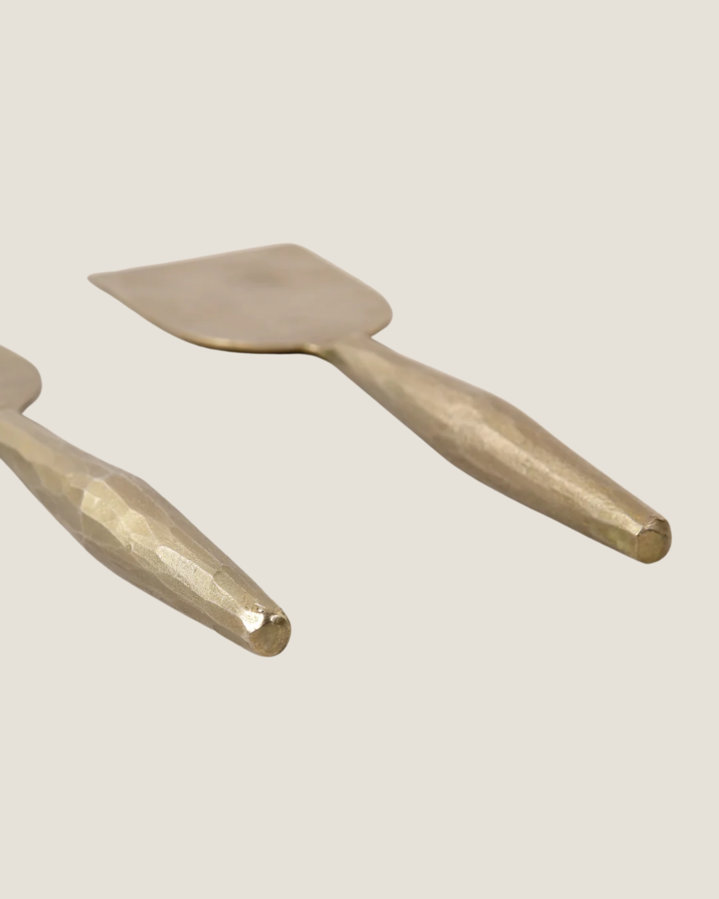 RUSTIC HANDLED KNIFE - BRASS