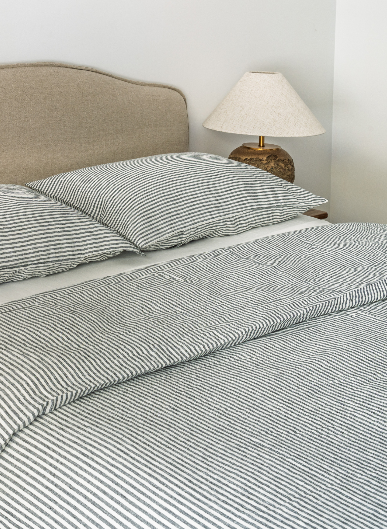 LE LIN - STANDARD PILLOW CASE SET - DARK CHARCOAL STRIPE