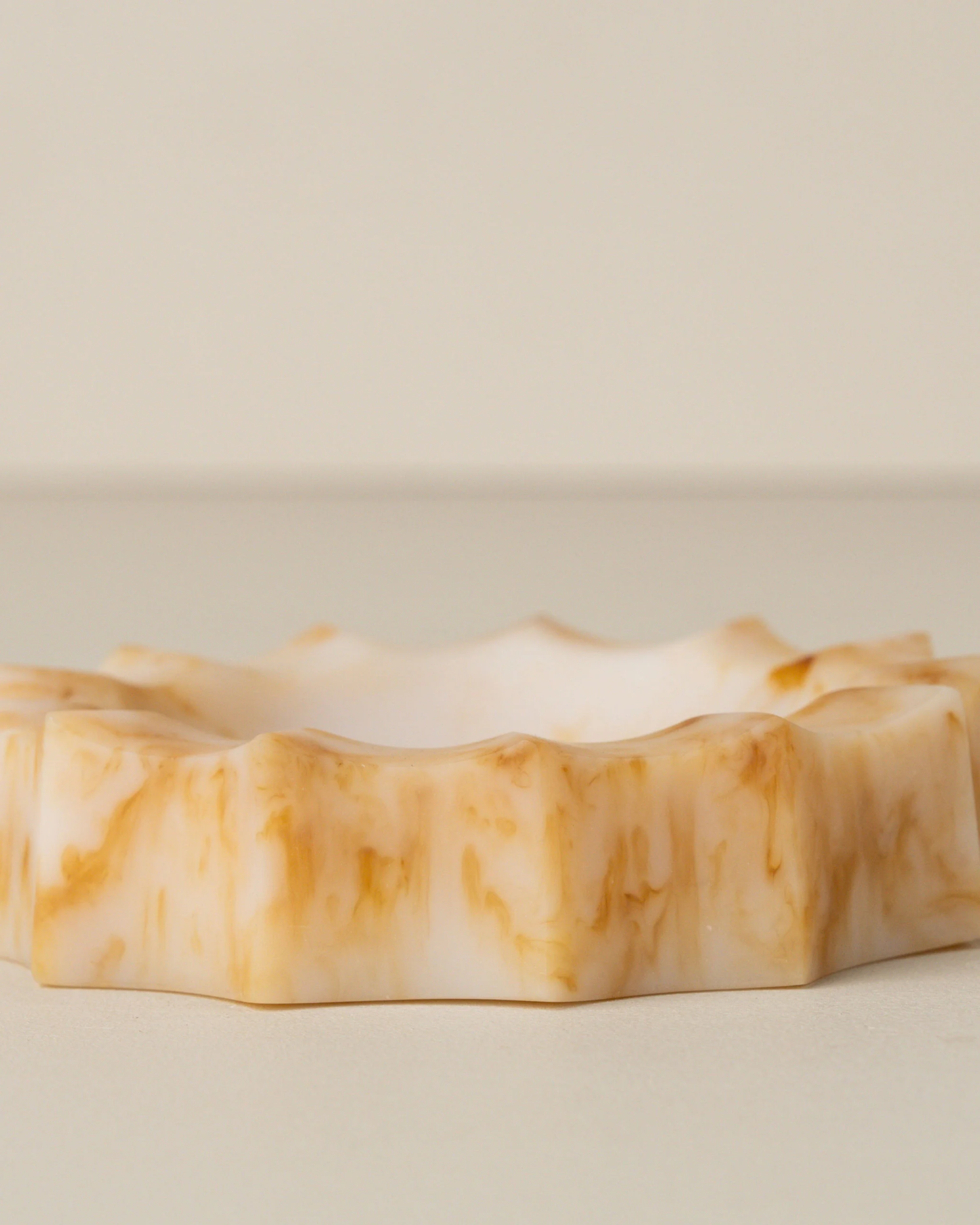 FLOW RESIN SUN DISH - ICE COFFEE