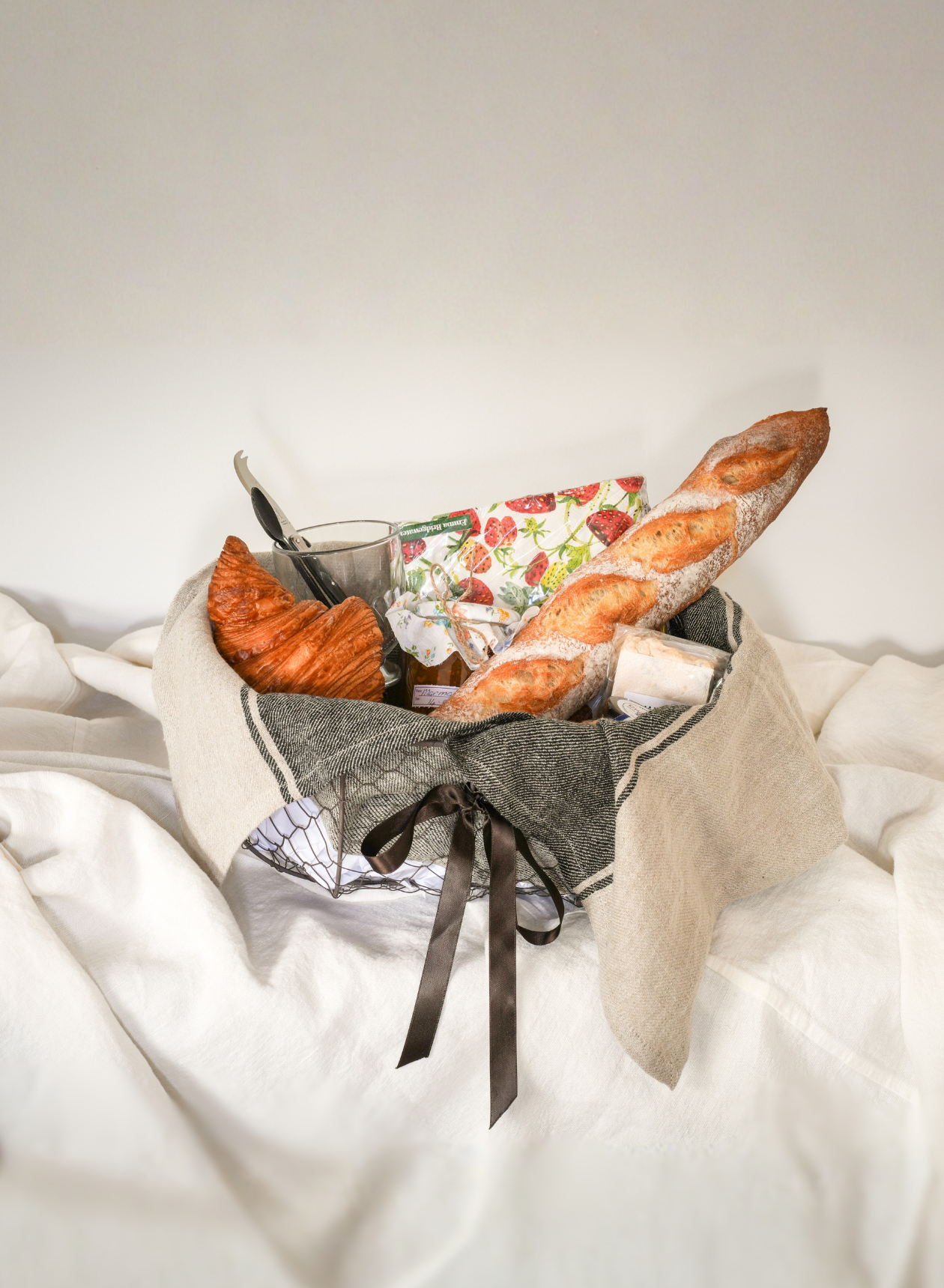 FRENCH PICNIC GIFT BASKET