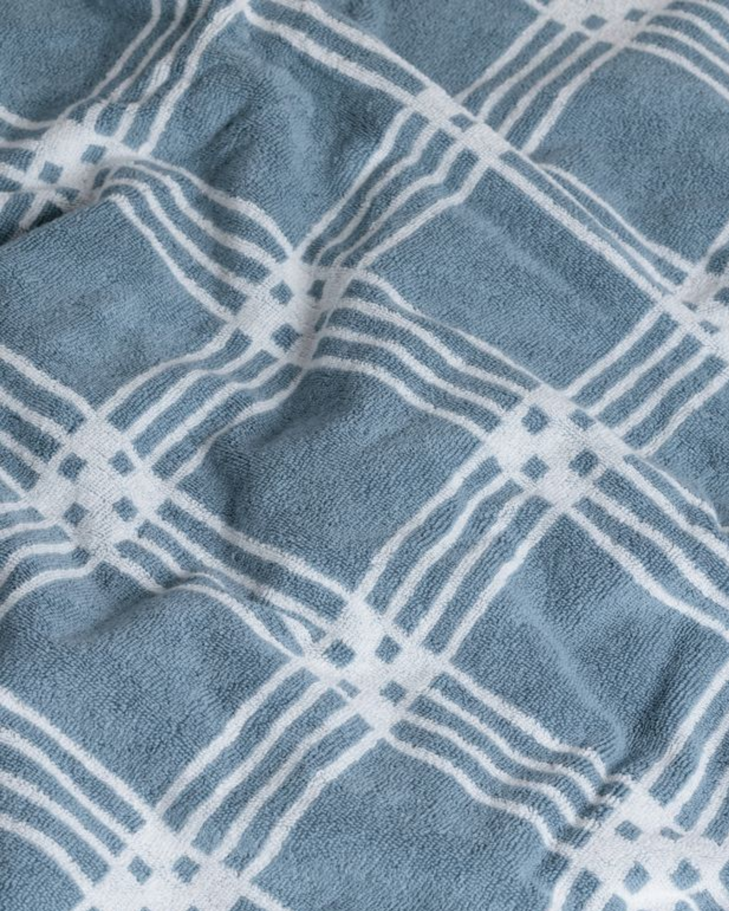 BAINA FRISA POOL TOWEL - CELESTE & CHALK