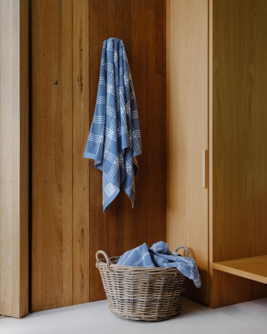 BAINA FRISA POOL TOWEL - CELESTE & CHALK