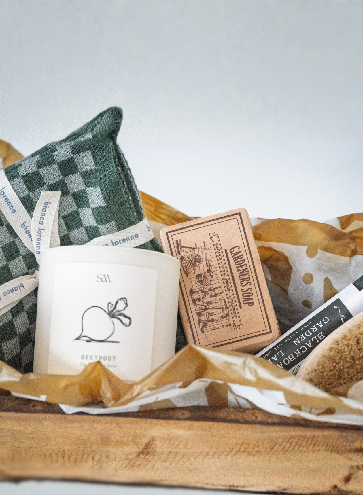 GARDEN LOVERS' GIFT BASKET