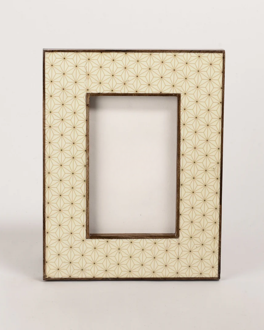 HONEYCOMB PRINT PHOTO FRAME