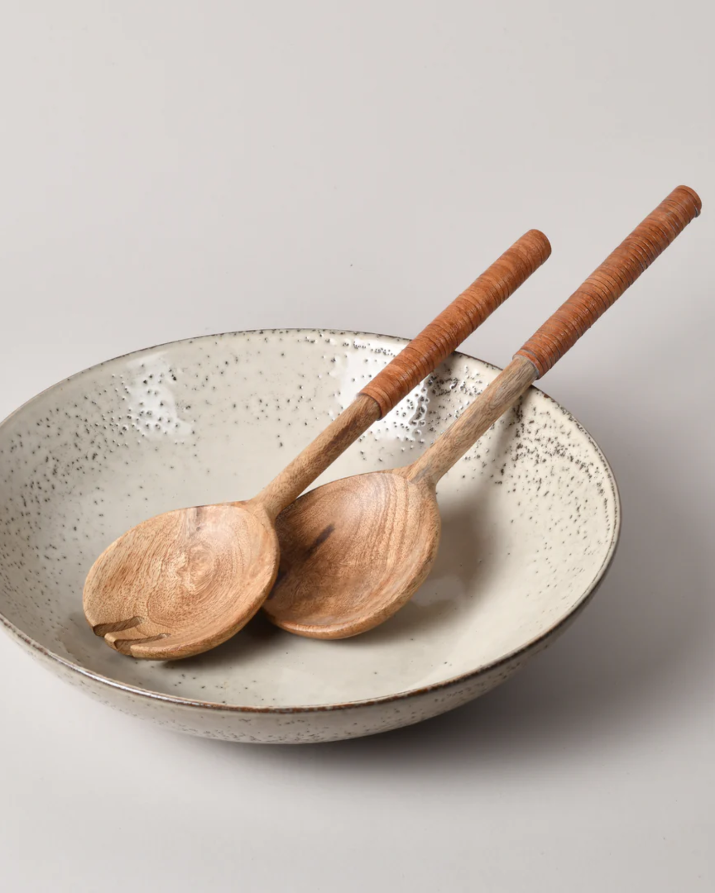 SALAD SERVER WITH LEATHER HANDLE
