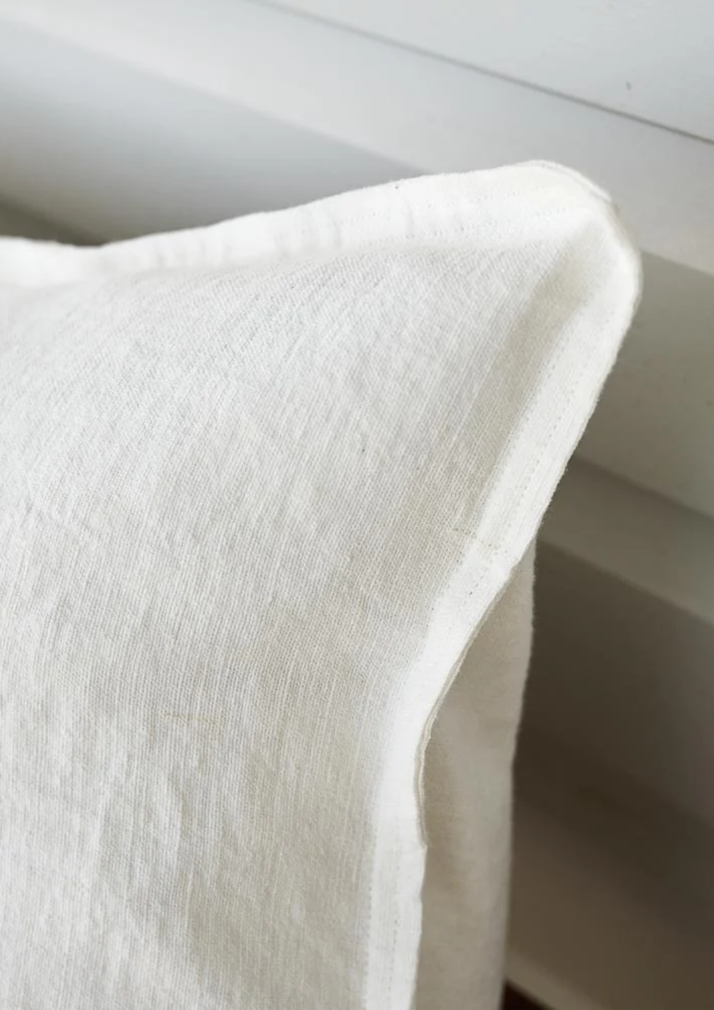 LUCA LINEN LONG LUMBAR FILLED - OFF WHITE