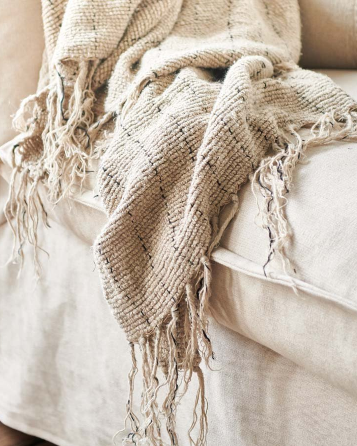 MAYLA HANDWOVEN LINEN THROW