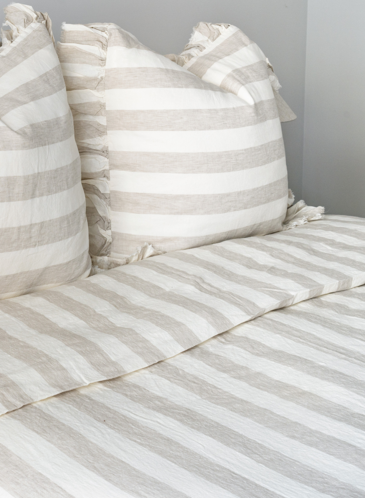 LE LIN - RUFFLE EDGE EURO PILLOW CASE SET - WIDE NATURAL STRIPE
