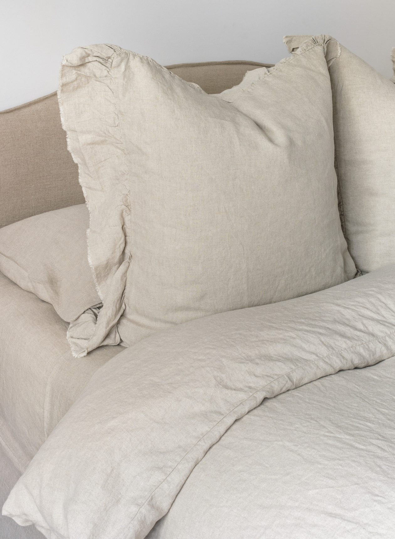 LE LIN - RUFFLE EDGE EURO PILLOW CASE SET - NATURAL