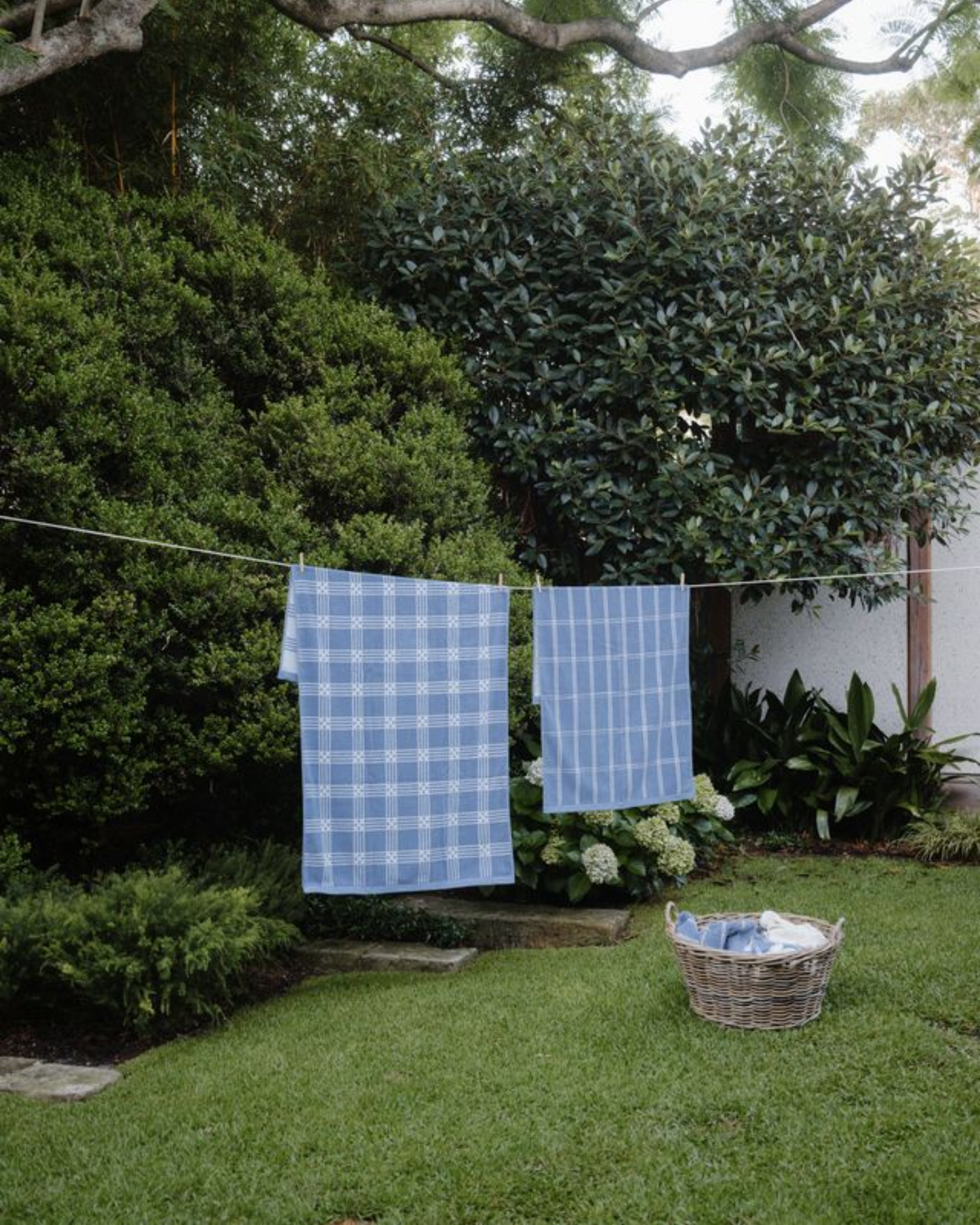 BAINA NESS HAND TOWEL - CELESTE & CHALK