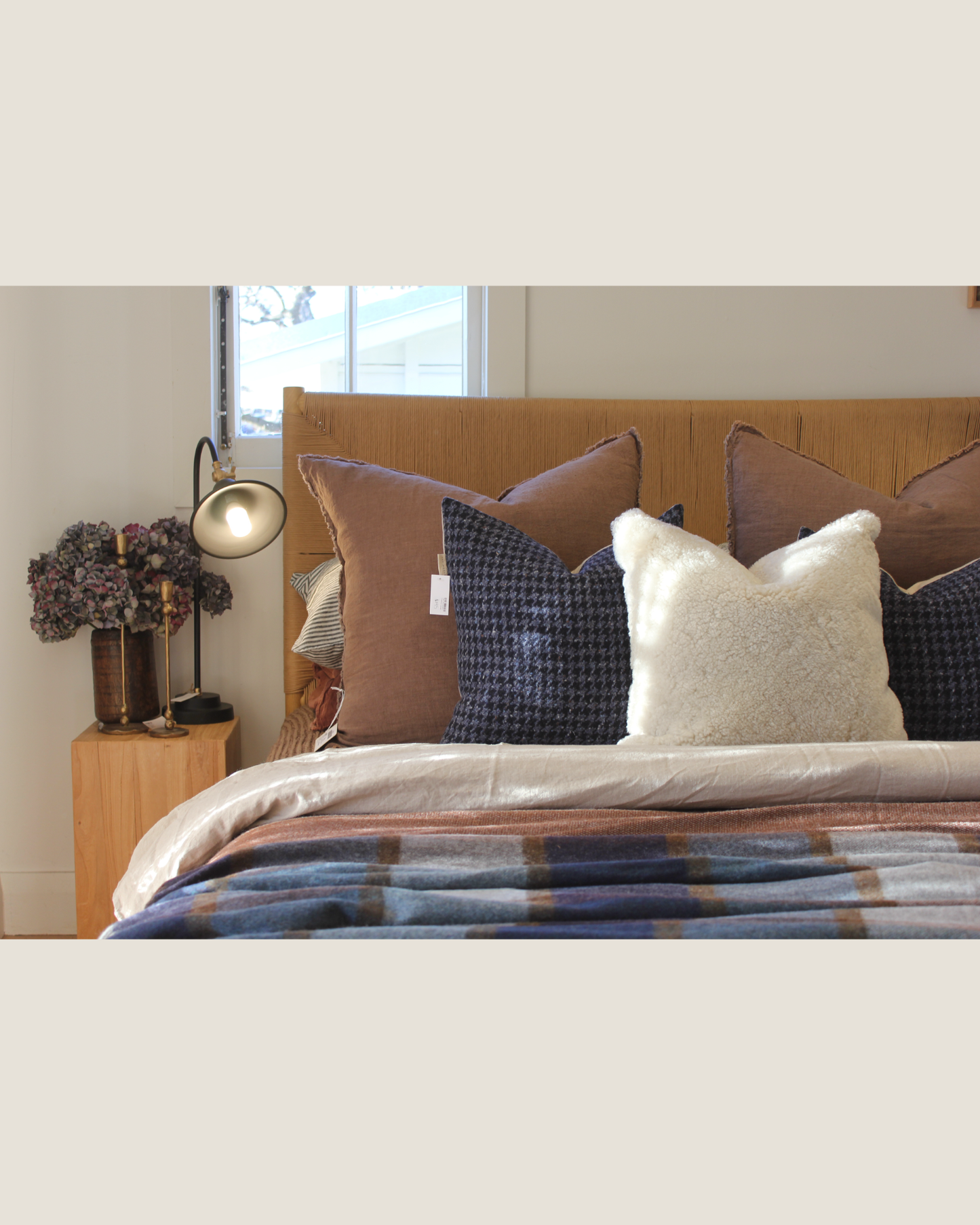 NZ WOOL SHEEPSKIN CUSHION - CLOUD