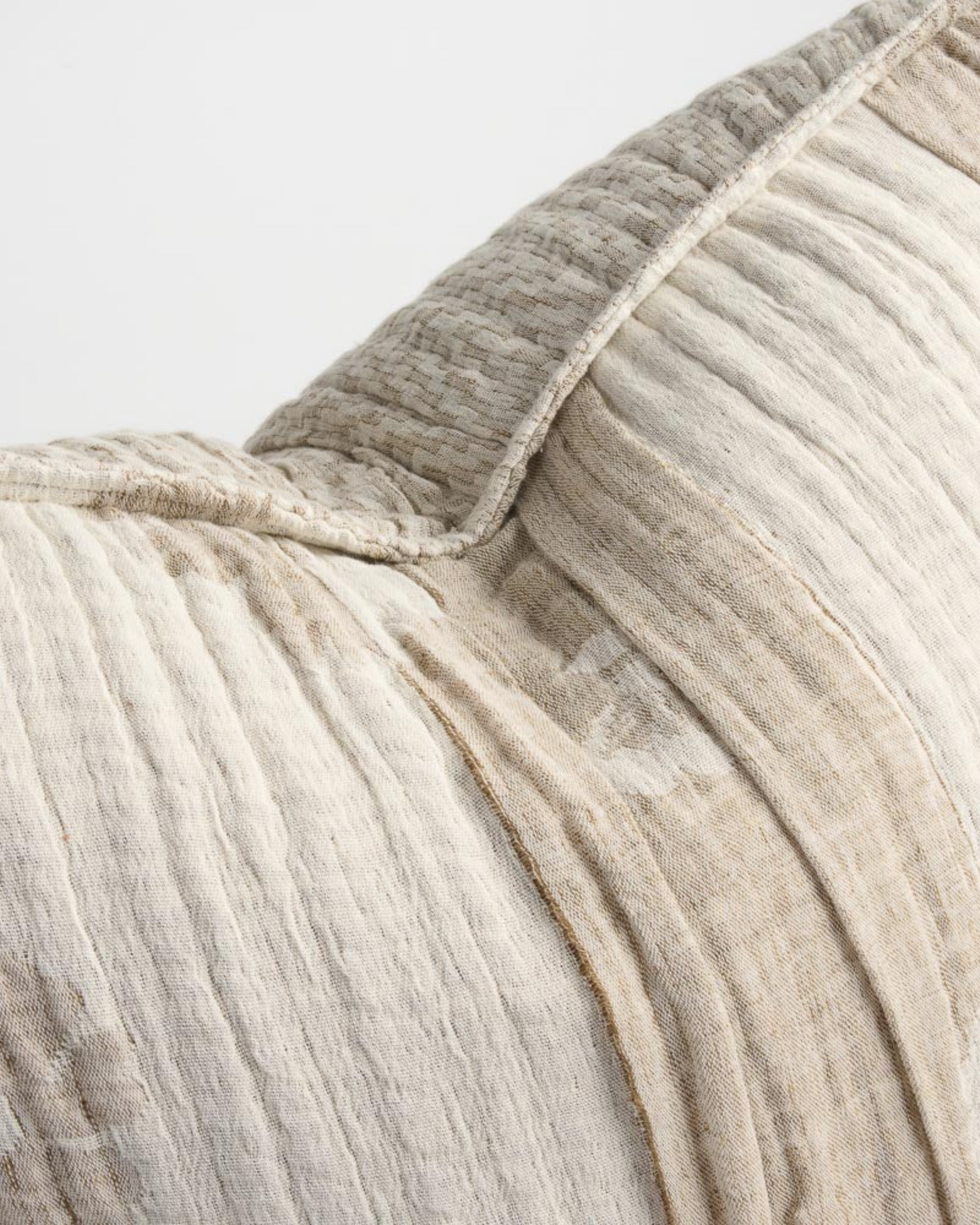 BLOSSOM REVERSIBLE FILLED CUSHION - CHOCOLATE/IVORY 40 x 60