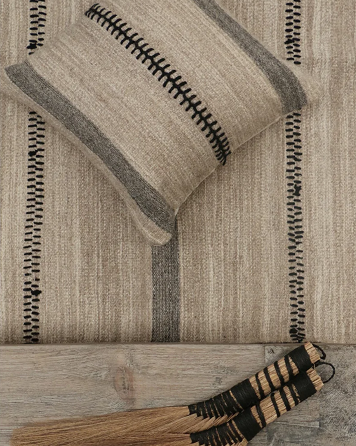 TRIBAL WOOL WOVEN RUG