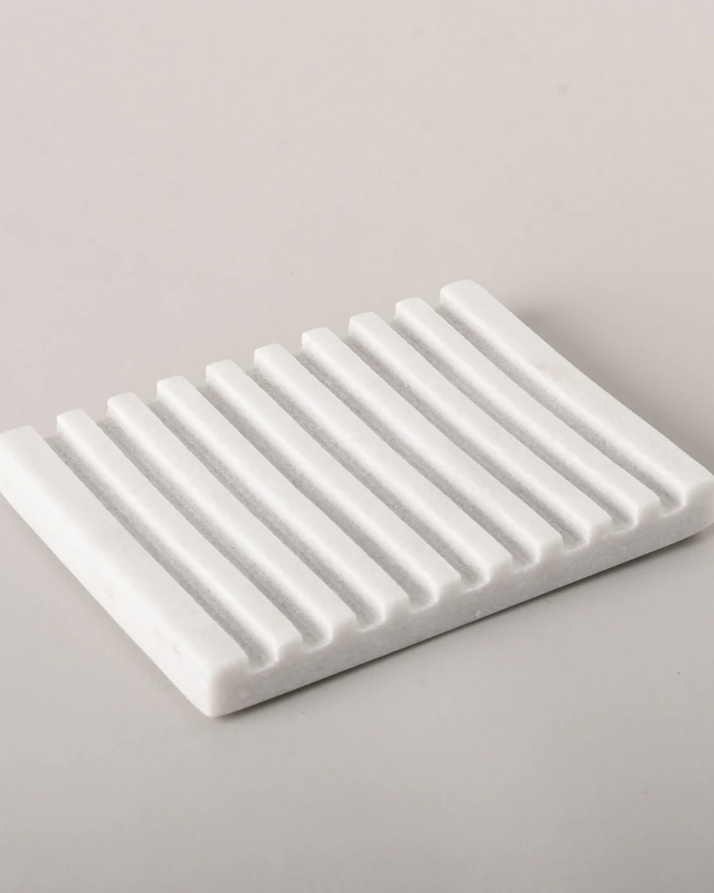 WHITE MARBLE RECTANGLE STRIPPED SOAP DISH