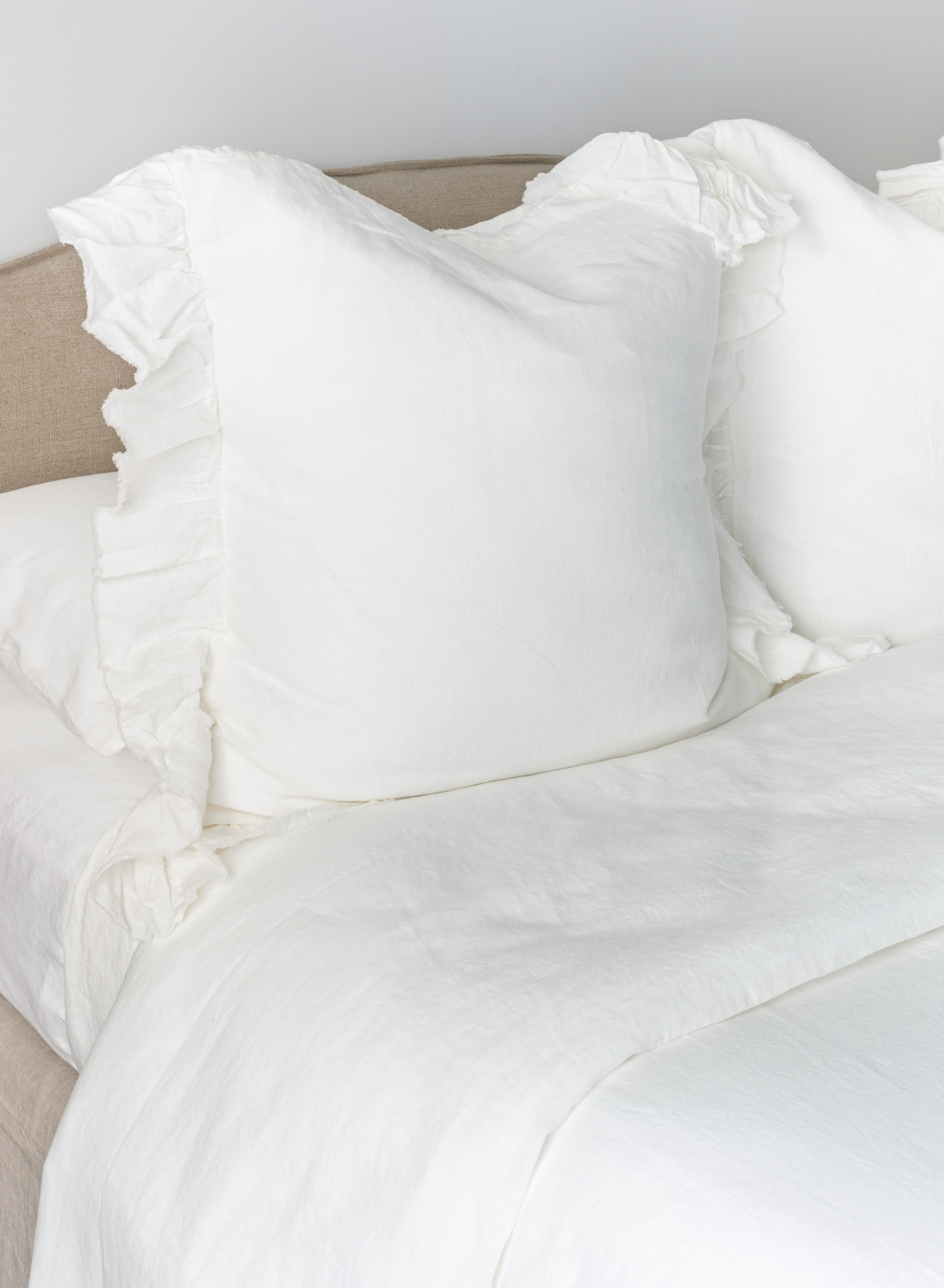 LE LIN - RUFFLE EDGE EURO PILLOW CASE SET - WHITE